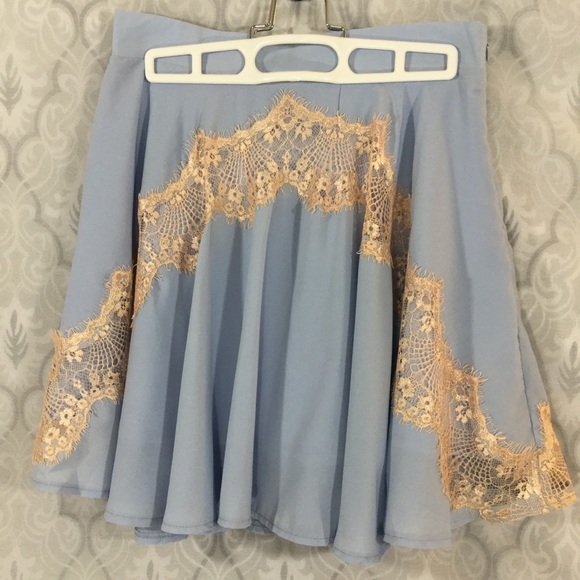 NWOT English Rose Lace Applique Mini Skirt - Picture 2 of 6